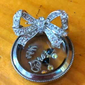 MR&MRS origami owl pendant